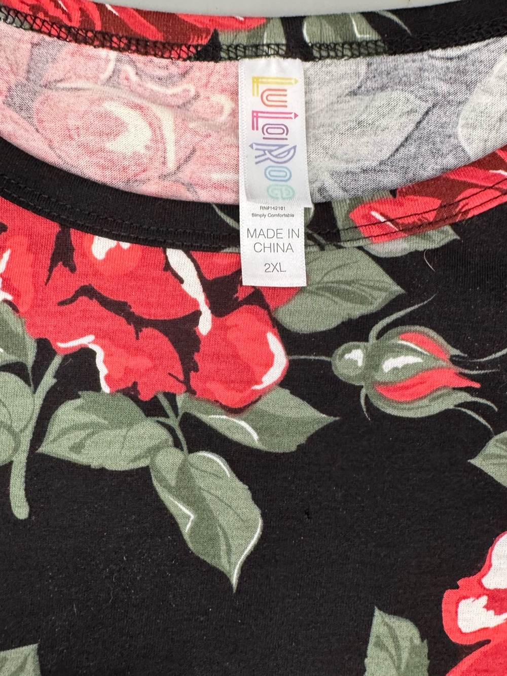 LuLaRoe Irma Plus Size Black Tunic Top Shirt Red Rose Flowers and Green Leaves - Picture 2 of 2